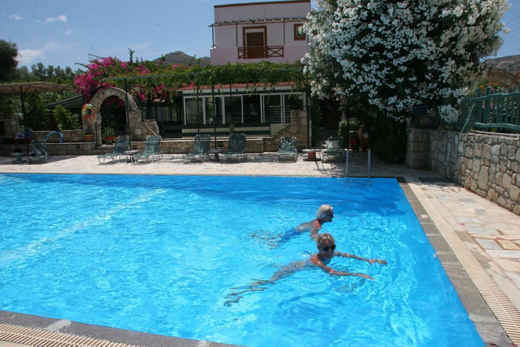 Armonia Hotel Матала Екстериор снимка